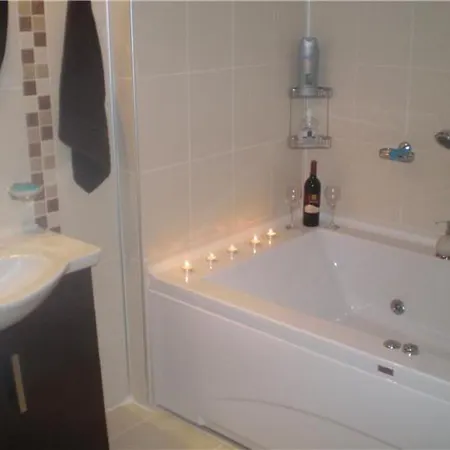 Gorgeous 2 Bed Private Ground Floor アパート