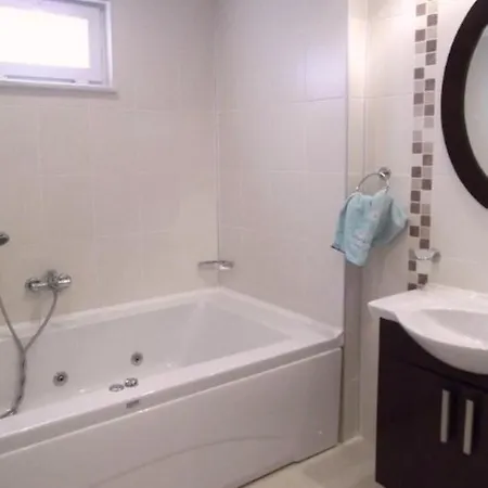 Gorgeous 2 Bed Private Ground Floor アパート