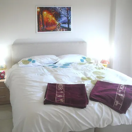 Gorgeous 2 Bed Private Ground Floor アパート シダ